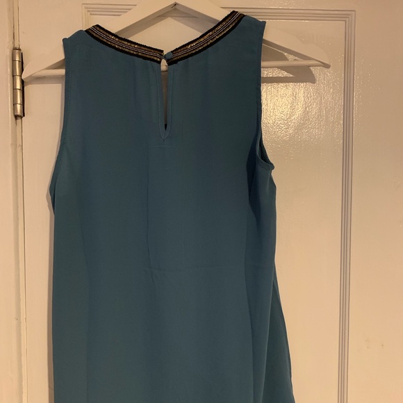 Business casual tank with decorative neckline - Picture 4 of 4